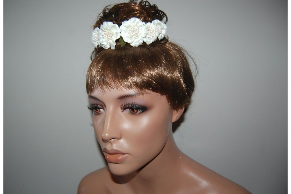 Six white flowers tiara