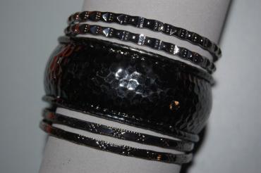Altogether 5 Maasai bracelets