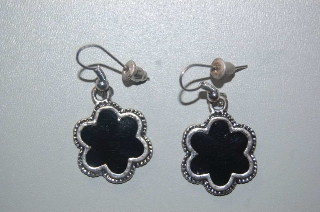 Black flower Silver earrings